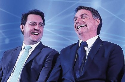 Ratinho Junior ao lado de Bolsonaro.