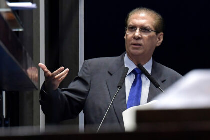 Senador Jader Barbalho internado por desidratação em Belém