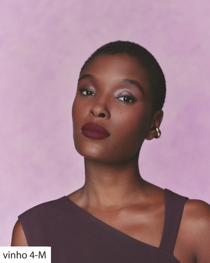 Beleza no Carnaval com maquiagem durável, cabelos protegidos e brilho para a folia