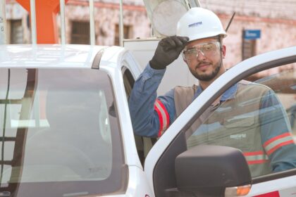 Equipes da Equatorial Pará realizam manutenção preventiva na rede elétrica antes do Carnaval 2026.