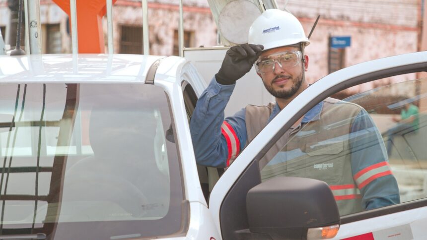 Equipes da Equatorial Pará realizam manutenção preventiva na rede elétrica antes do Carnaval 2026.