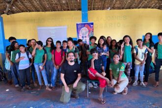 Estudantes participam de sessão do Festival Curta Escolas durante mostra itinerante no arquipélago do Marajó.