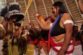 Lideranças indígenas celebram a homologação da Terra Indígena Kaxuyana-Tunayana, marco da governança indígena na Amazônia.