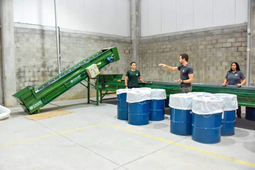 Cooperativa de reciclagem inaugurada em Ananindeua com apoio da ExxonMobil no Pará