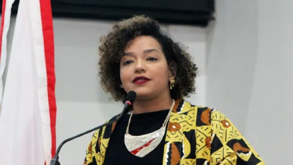 Deputada estadual Lívia Duarte durante sessão na Assembleia Legislativa do Pará.
