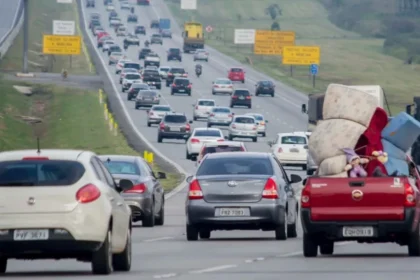 A revisão da conferência dos pneus é fundamental pra quem vai pegar a estrada pra curtir o feriado
