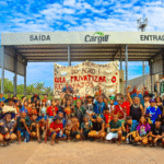 Indígenas protestam em frente ao terminal da Cargill em Santarém contra a hidrovia do Tapajós e a dragagem do rio sem consulta prévia.