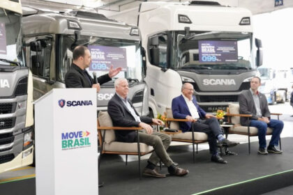 Geraldo Alckmin durante visita a concessionária de caminhões em Guarulhos para apresentação do programa Move Brasil