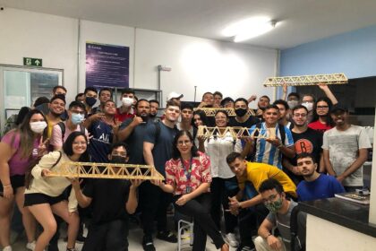 Presença feminina na ciência cresce, mas mulheres ainda enfrentam desafios nas áreas tecnológicas e de pesquisa