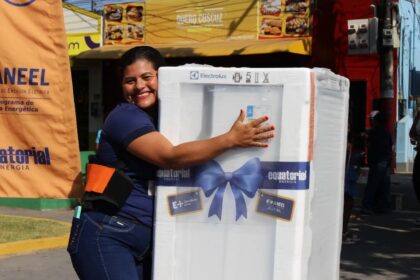 Equatorial Energia atendimento a moradores durante ação de troca de geladeiras e cadastro na Tarifa Social em Belém.