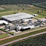 Vista aérea de unidade industrial do Grupo Petrópolis, maior cervejaria brasileira com capital 100% nacional.