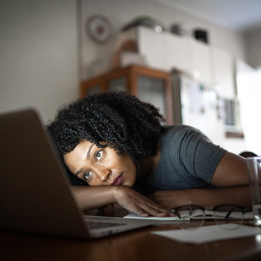 Cansaço constante não deve ser tratado como algo normal