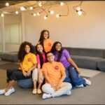 Jovens durante programa de capacitação profissional e inclusão no mercado de trabalho