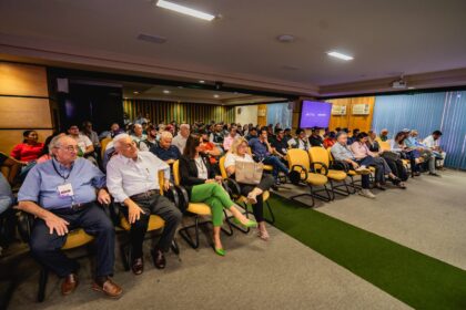 Agricultores de açaí durante evento de lançamento de programa com crédito e garantia de compra no Pará