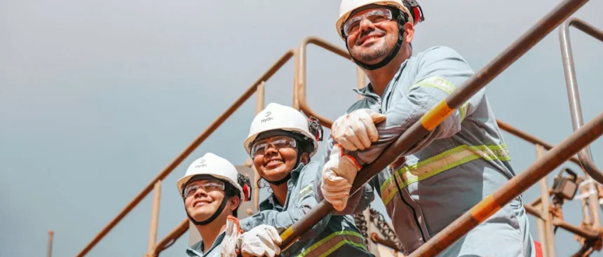 Área de mineração em Paragominas, com profissionais da companhia