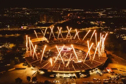Turnê acontecendo em estádio de futebol