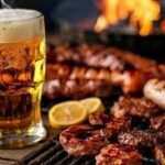 Churrasco servido com copo de cerveja