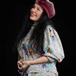 Bonecos cênicos em apresentação teatral