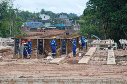 Nova ponte sendo construida entre Belém e Ananindeua; Trabalhadores seguem nos últimos detalhes da obra feita pelo Governo do Pará.