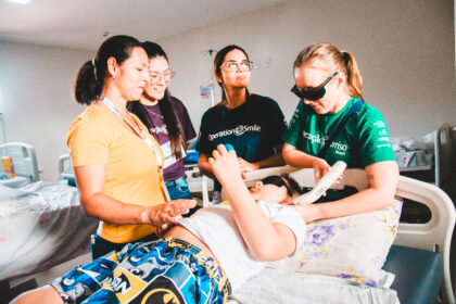 Equipe da Operação Sorriso realiza atendimento e avaliação de pacientes com fissura labiopalatina em Santarém.