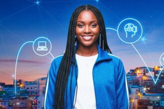 Representantes de organizações sociais durante anúncio de edital que apoia projetos comunitários nas áreas de tecnologia, inclusão produtiva e inovação social no Brasil.