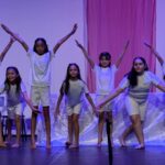 Alunos do Grupo BCAD se apresentam durante espetáculo em homenagem ao mês das mães no Polo da Bela Vista, em Fortaleza.