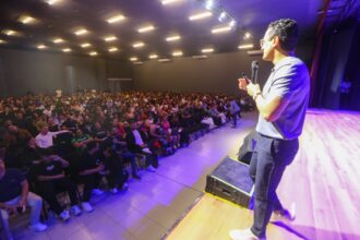 Participantes acompanham palestras durante o Conexão Vendas ADVB 2026 realizado em Belém.