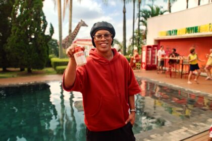 Ronaldinho Gaúcho participa de campanha da Itaipava inspirada no universo do futebol e da cultura digital