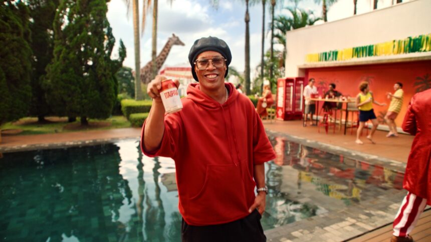 Ronaldinho Gaúcho participa de campanha da Itaipava inspirada no universo do futebol e da cultura digital