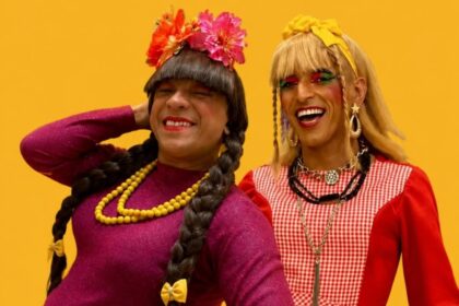 Luana do Crato e Lagartixa do Sertão durante apresentação de humor em Fortaleza