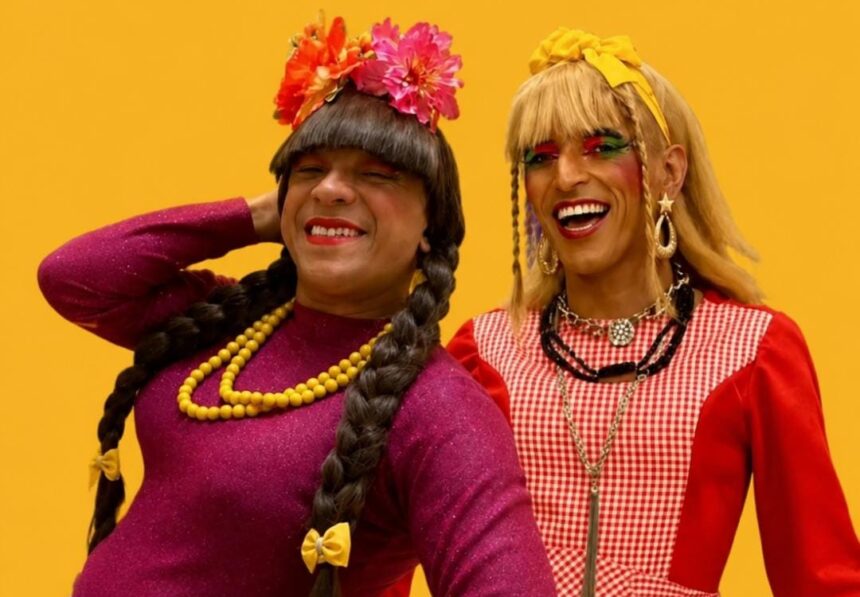 Luana do Crato e Lagartixa do Sertão durante apresentação de humor em Fortaleza