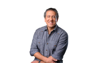 Altemar Dutra Jr. durante apresentação musical em Fortaleza