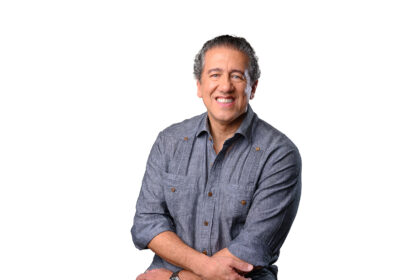 Altemar Dutra Jr. durante apresentação musical em Fortaleza