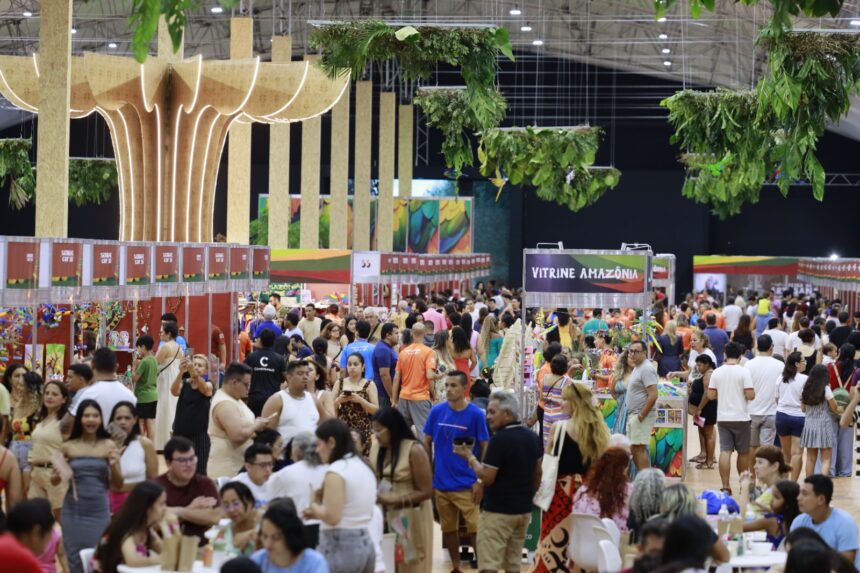 Feira de Artesanato do Círio reúne artesãos e produtos da cultura paraense.
