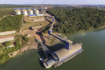 Operação portuária no Pará.
