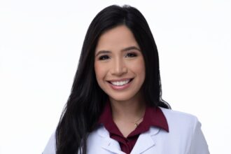 Dentista Natália Sousa explica cuidados para prevenir dentes escuros