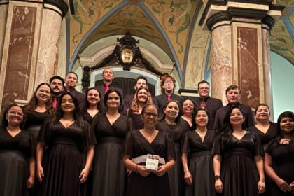 Coro Carlos Gomes durante apresentação musical em Belém.