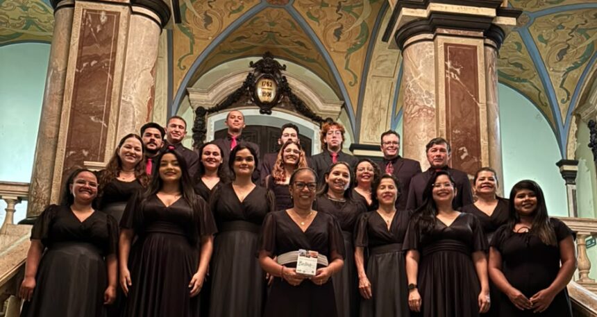 Coro Carlos Gomes durante apresentação musical em Belém.